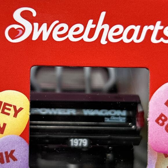 M2 Machines 2025 Sweethearts 1979 Dodge 150 Macho Power Wagon WMTS 22 25-01 - Picture 6 of 9